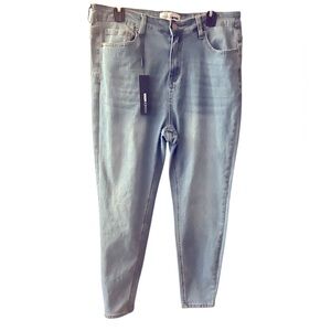 Fashion Nova Vibe Check Curvy Stretch Skinny Jeans 
Sz 16 Plus NWT